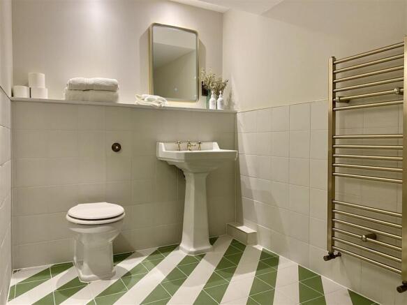3 bed Apartment for sale Image 9