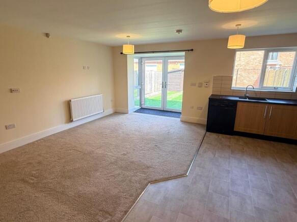 4 bed Detached to rent Image 6