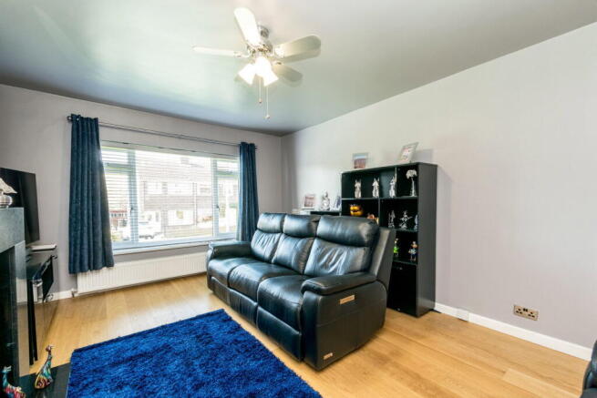 4 bed Semi-Detached Bungalow for sale Image 4