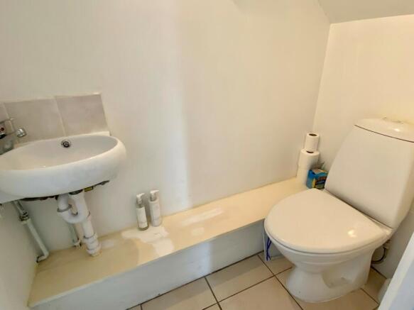Cloakroom/wc