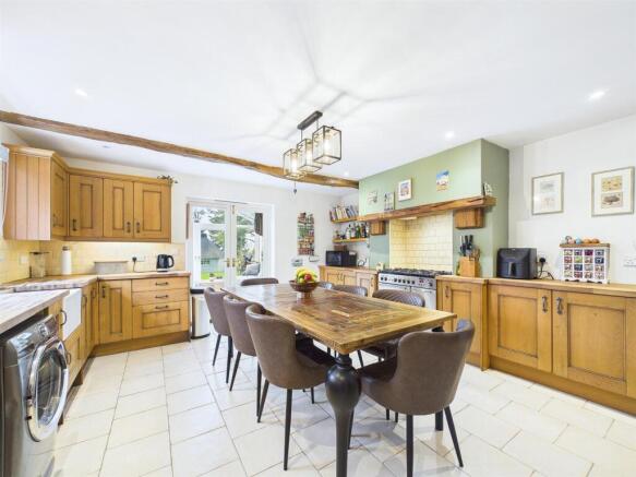 Kitchen 1.jpg