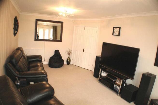 LOUNGE: