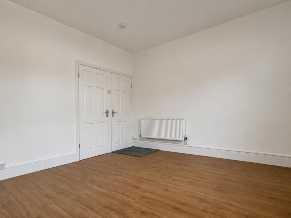 2 bed House to rent Image 5