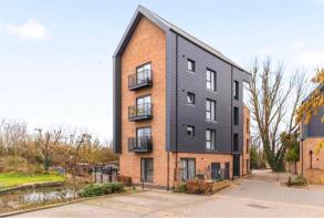 51, Quayside Court, Hazlemere Marina, Waltham Abbey EN9 1FJ