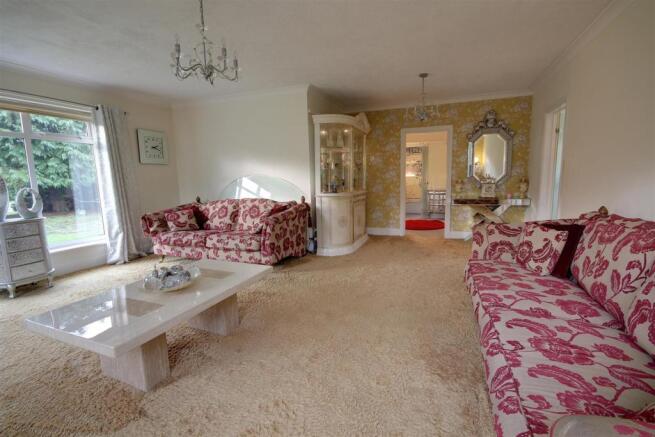 Lounge/Dining Room