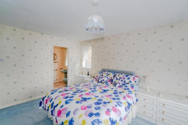 Rochester Way, Cannock WS12 3YH -13.jpg