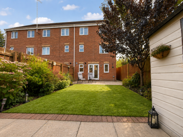 5 bed Town House for sale Image 9