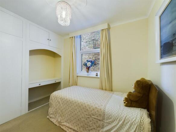 2 bed Apartment for sale Image 4