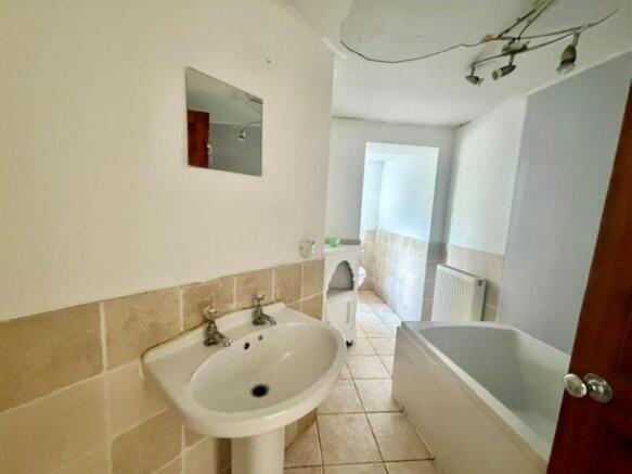 3 bed Apartment for sale Image 6