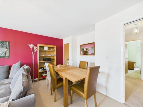 3 bed Apartment for sale Image 4