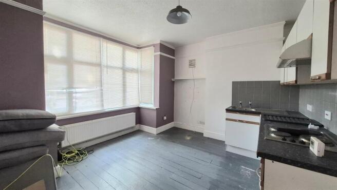 STUDIO ROOM