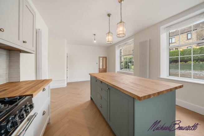 3 bed Semi-Detached for sale Image 12