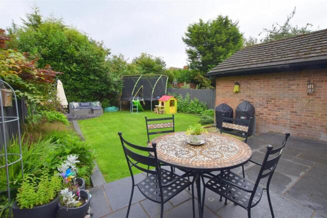 Delightful Landscaped Rear Garden