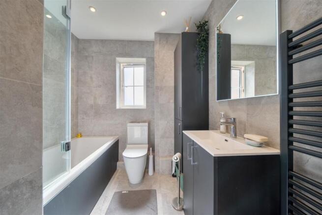 St Mawes Close - Bathroom 2.jpg