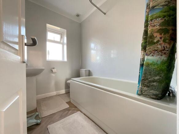 2 bed Flat for sale Image 11