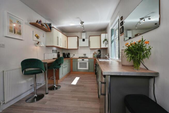 3 bed Semi-Detached for sale Image 6
