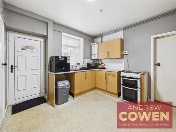 2 bed Flat for sale Image 4