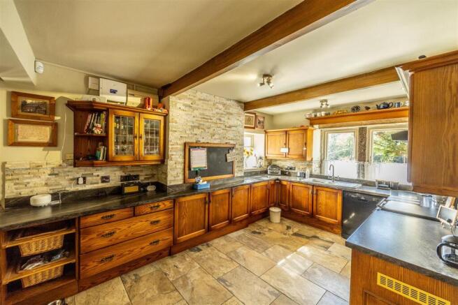 4 bed House for sale Image 5