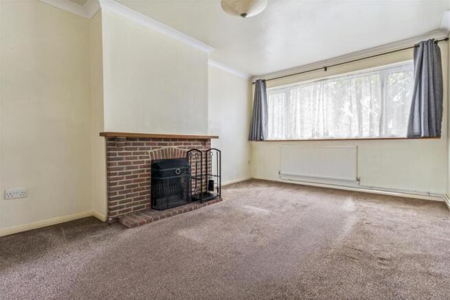 4 Priory Close-003.JPG