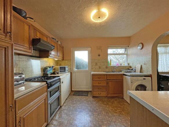 Hill Top Cres 41 Kitchen...jpg