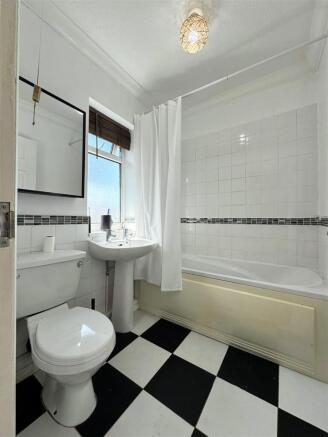 2 bed House for sale Image 12