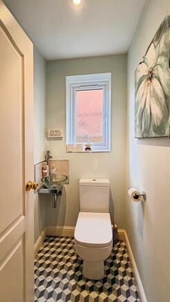 4 bed Detached for sale Image 7