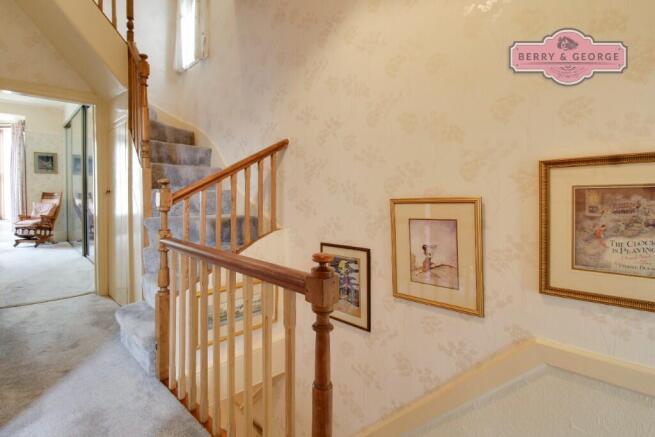 1ST FLOOR LANDING