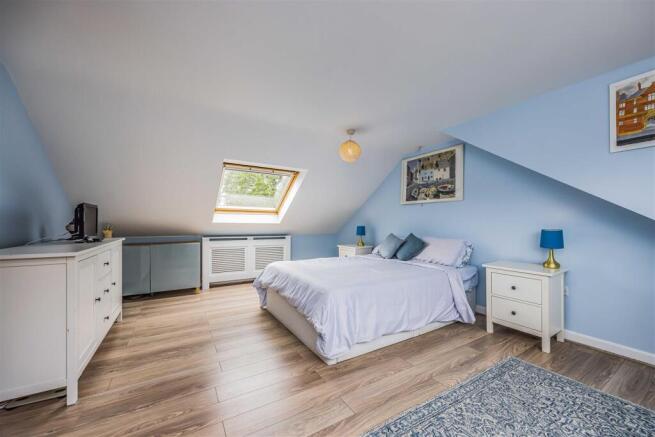 Woodfield Park Road, Hermitage-Small-PorticoMarket