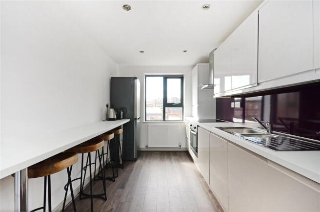 1 bed House Share to rent Image 5