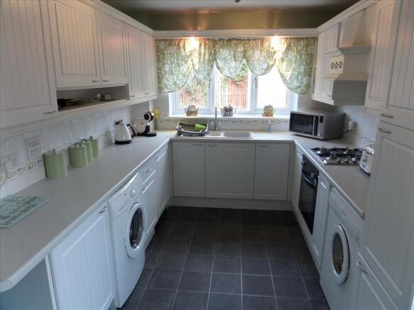 KITCHEN/BREAKFAST ROOM