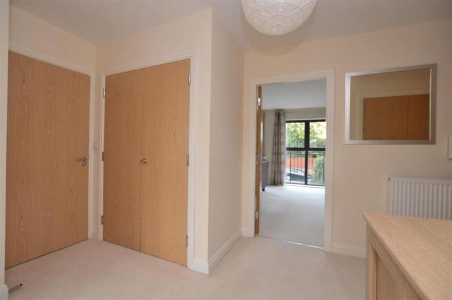 Spacious Hall To Apartment