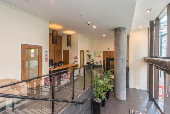 2 bed Apartment to rent Image 8