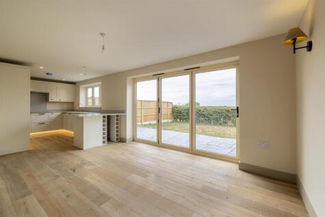 Large 3-Bedroom home, beautiful views, close to Castle Cary