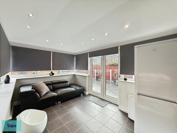 6 bed Detached for sale Image 7