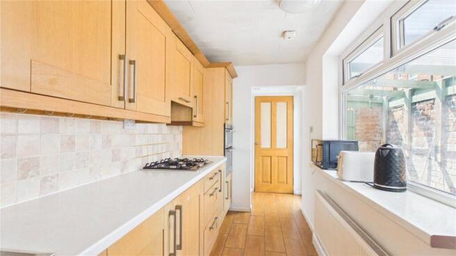 5 bed House to rent Image 4