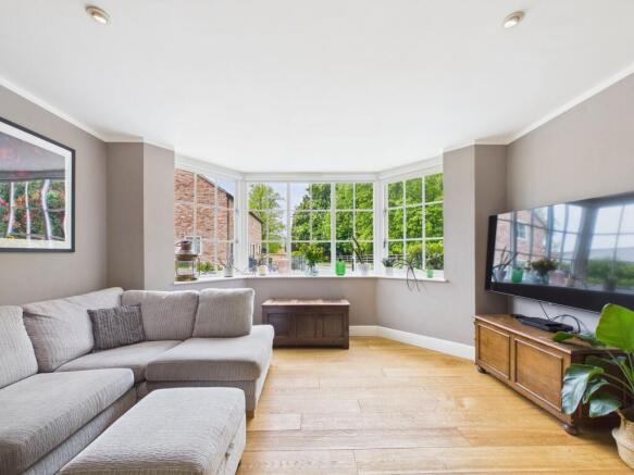 5 bed Semi-Detached for sale Image 11