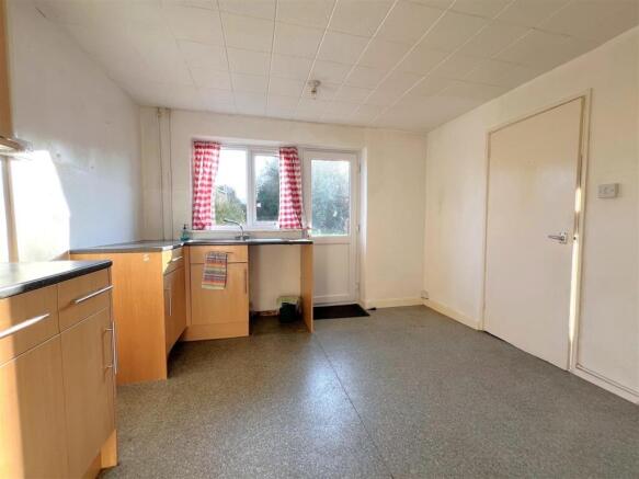 kitchen 2.jpg