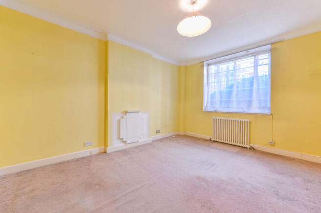 1-bed flat on Sutton Court Road, Chiswick, London, W4, £325,000