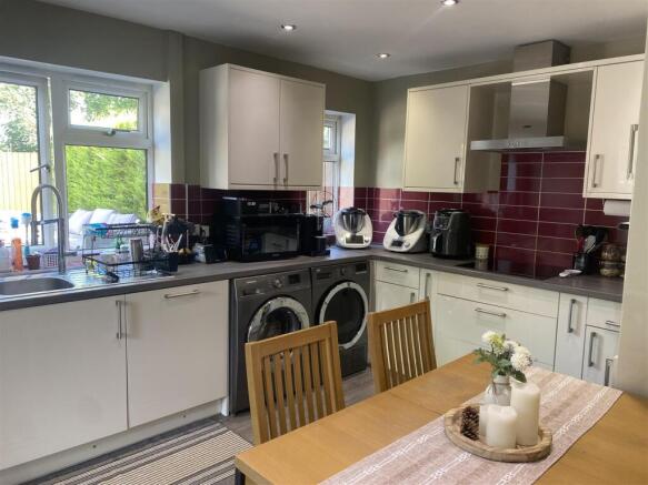 3 bed Semi-Detached for sale Image 4