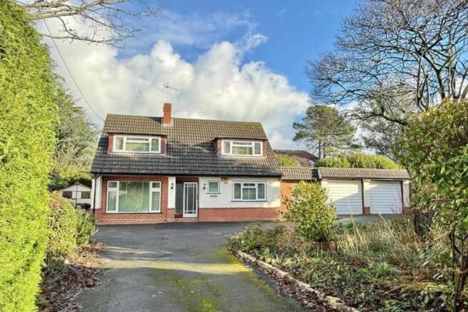4 bed detached chalet home