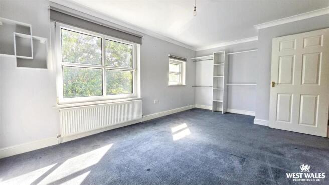 Master bedroom 2.jpg