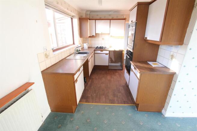 Dining kitchen to front