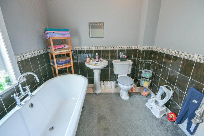 3 bed Terraced for sale Image 9