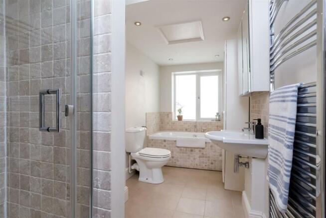 36 Gresham Avenue bathroom.jpg