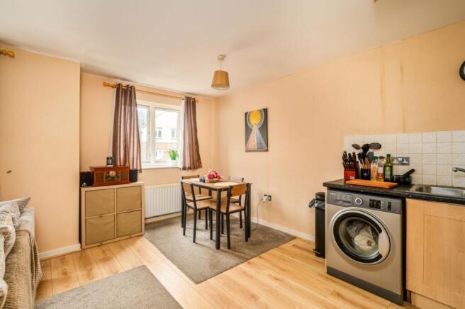 2 bed Apartment for sale Image 5