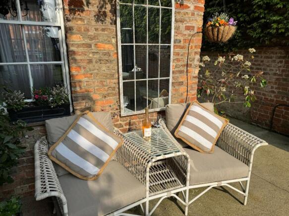 Garden, 12 High Street, Stilton