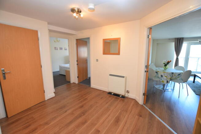 2 bed Apartment to rent Image 4