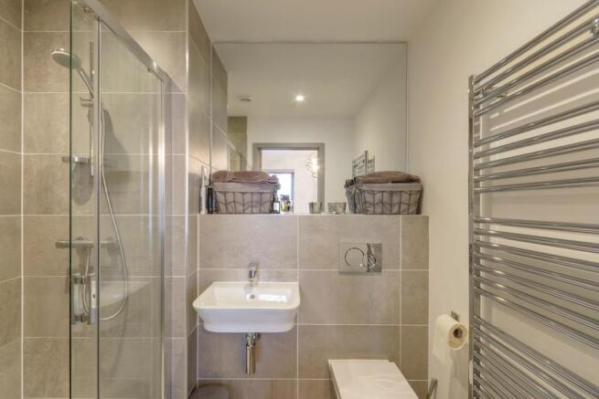 SKROWTNIAP004 - Ensuite B.jpg