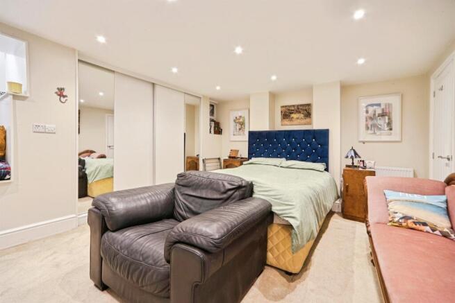 5 bed End of Terrace for sale Image 9