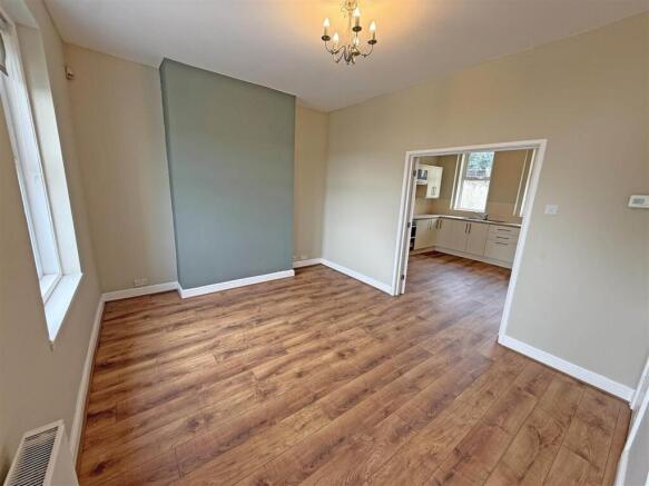 Collinwgwood View Lounge.jpg